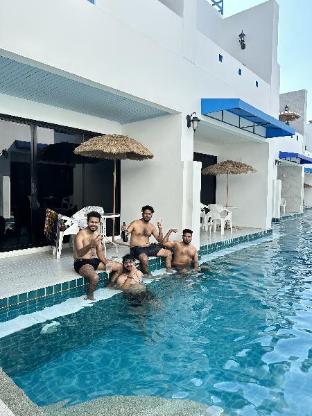 mona lisa pool villa