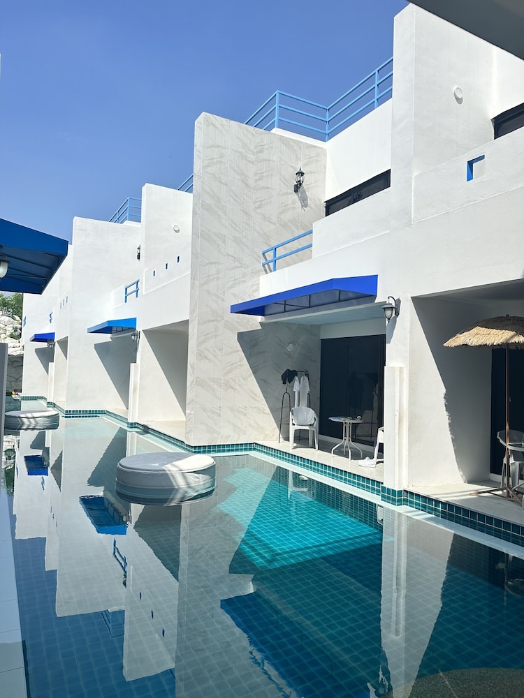 mona lisa pool villa