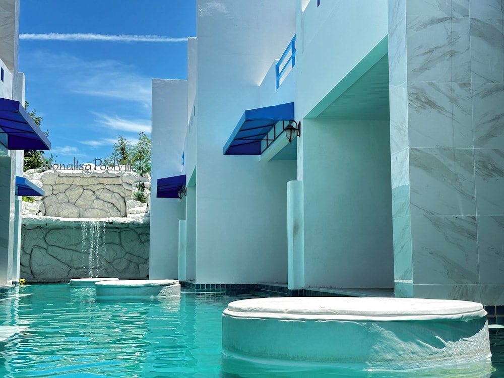 mona lisa pool villa