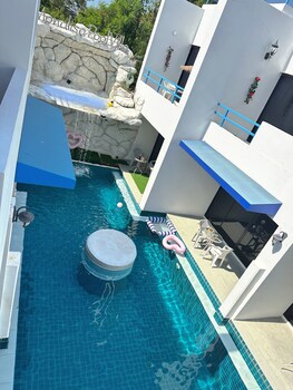 mona lisa pool villa