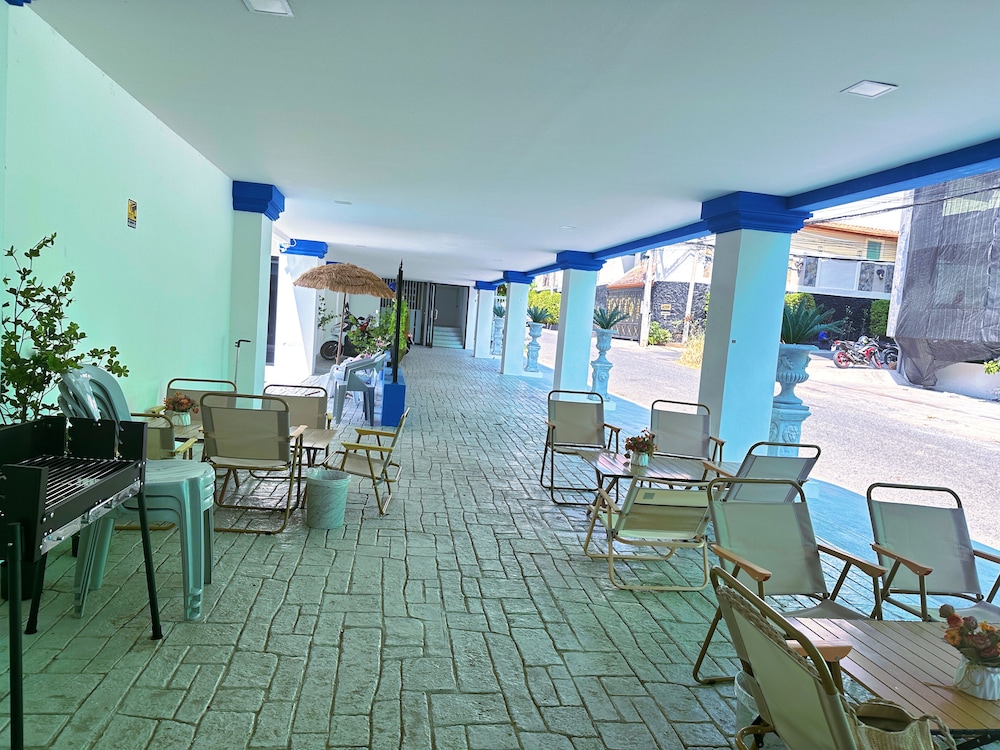 mona lisa pool villa