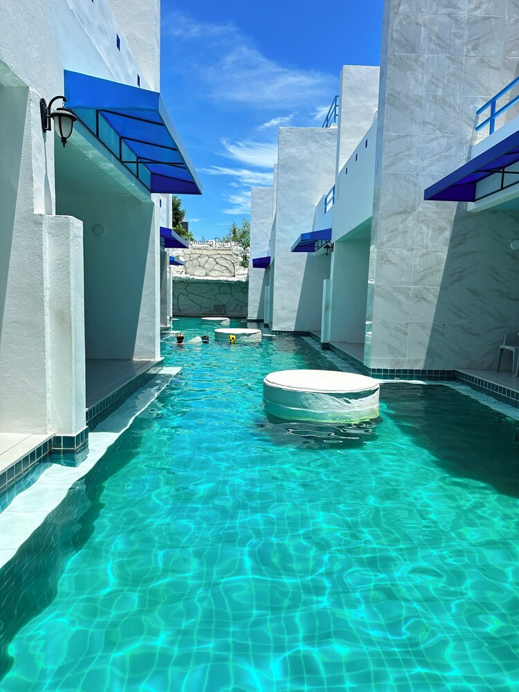 mona lisa pool villa