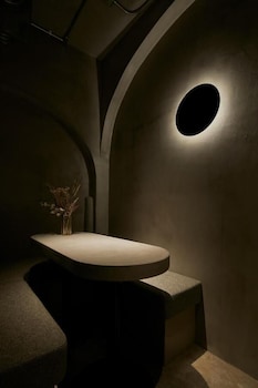 boutique sauna arch