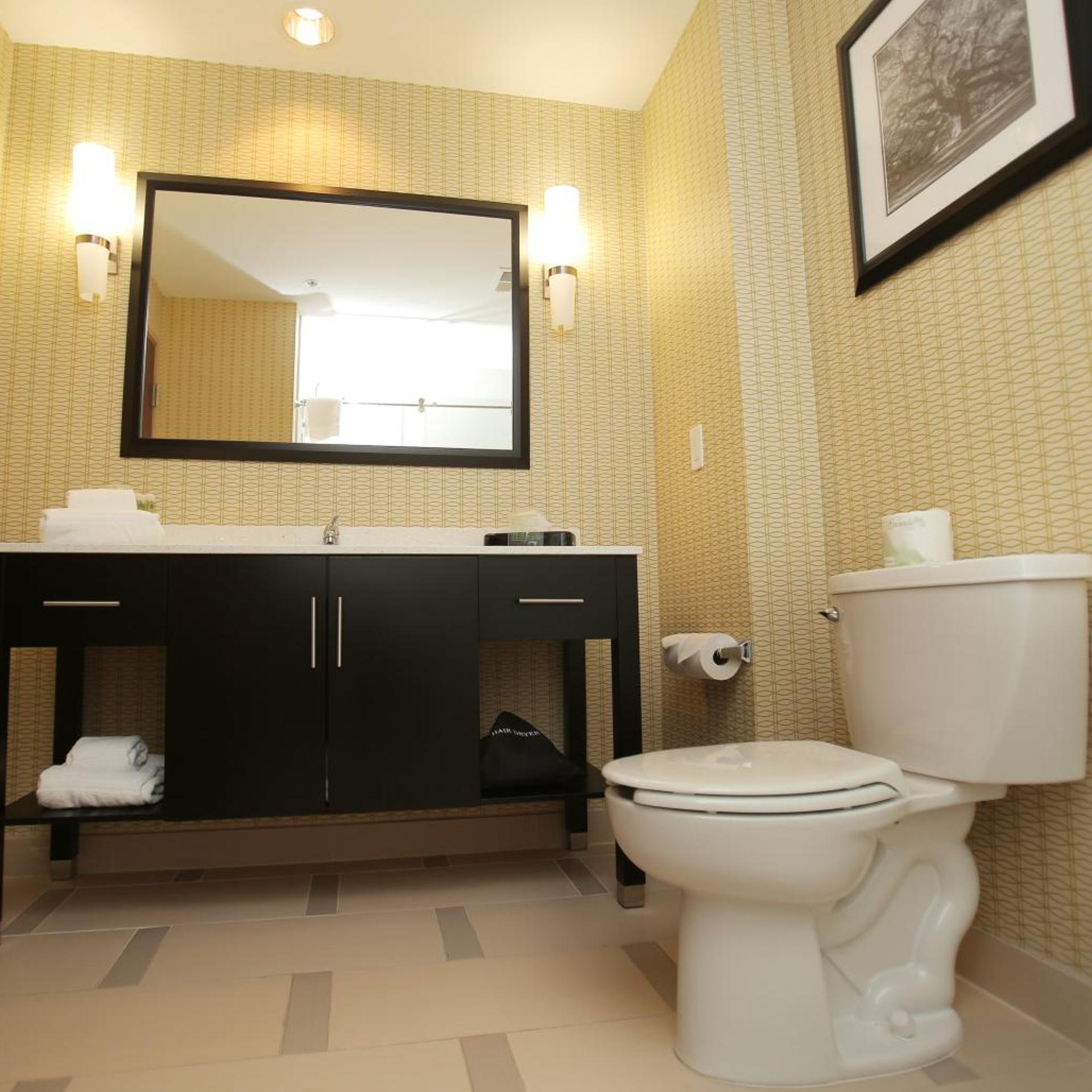 holiday inn express and suites southport oak islan