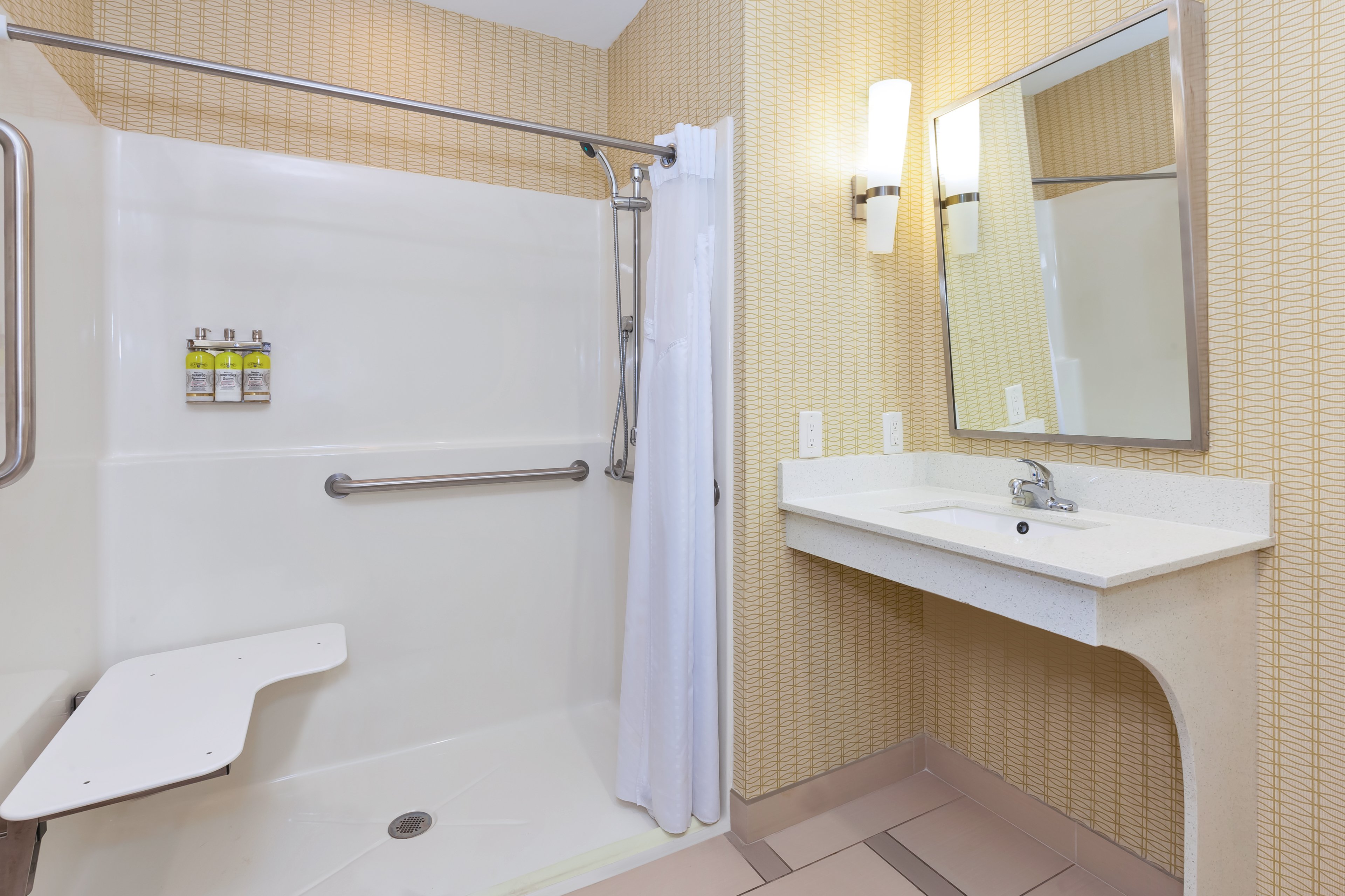 holiday inn express and suites southport oak islan