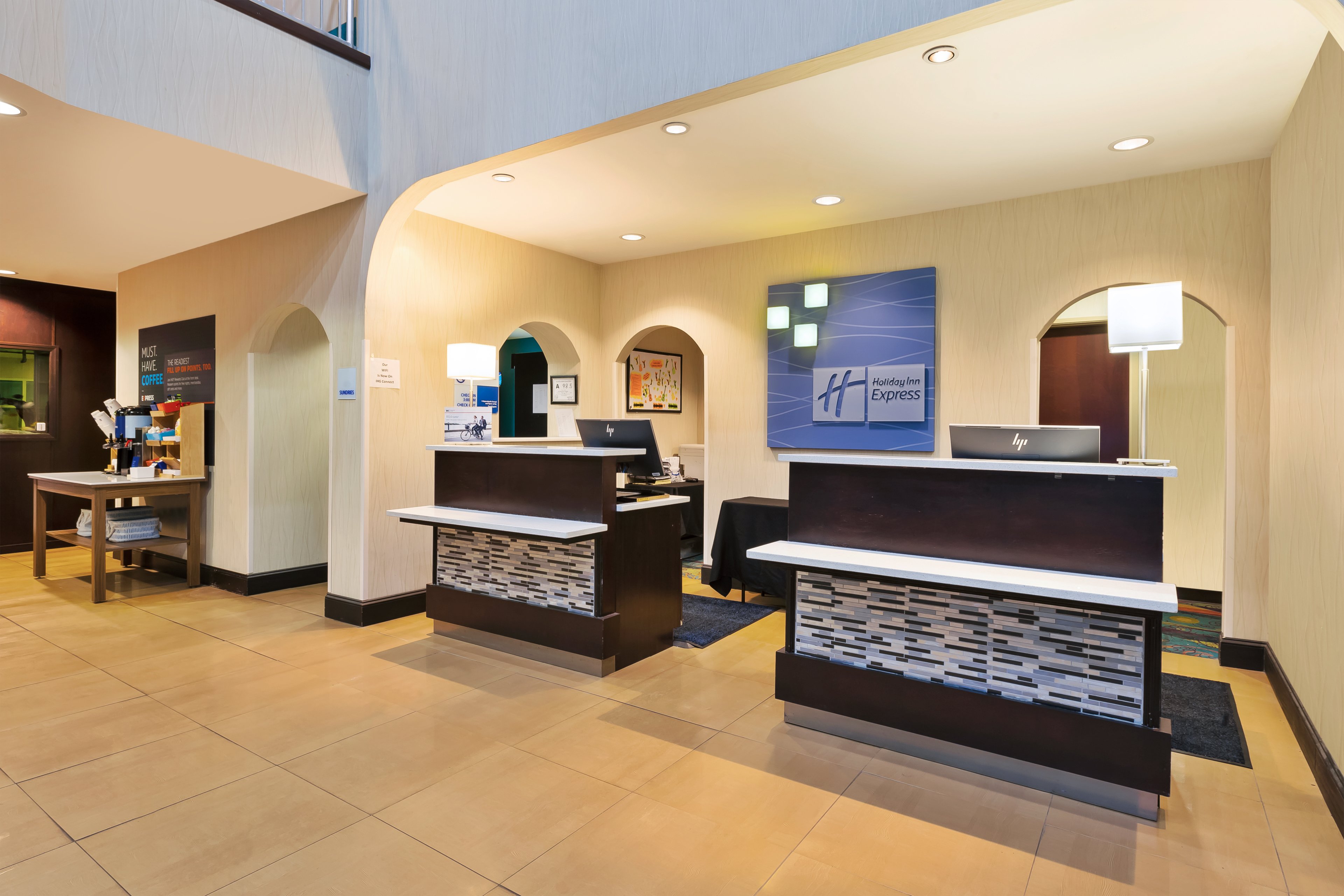 holiday inn express and suites southport oak islan