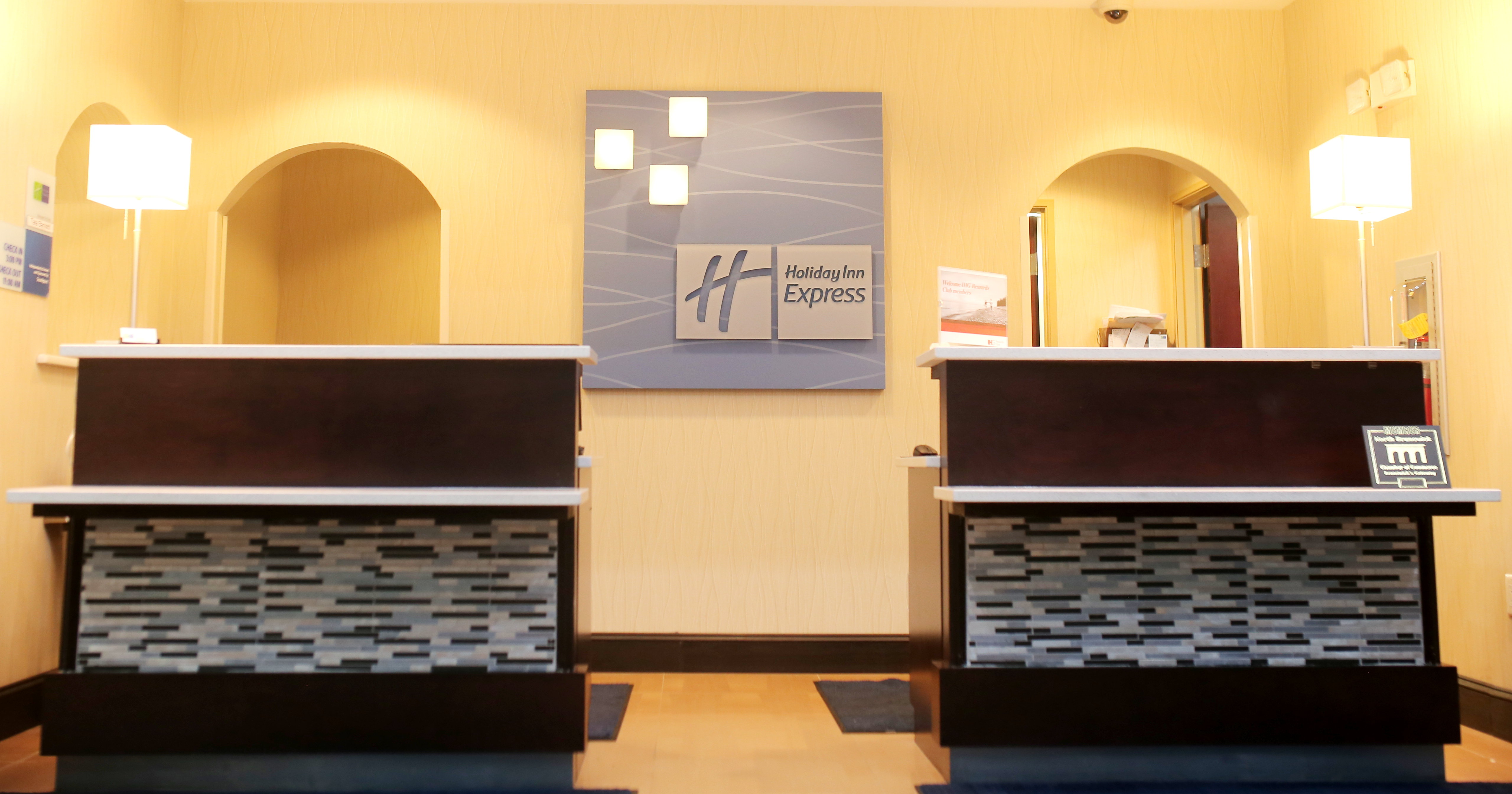 holiday inn express and suites southport oak islan