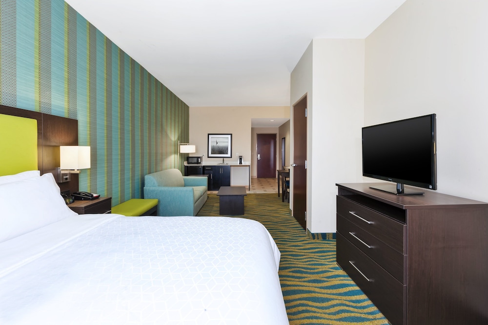 holiday inn express and suites southport oak islan
