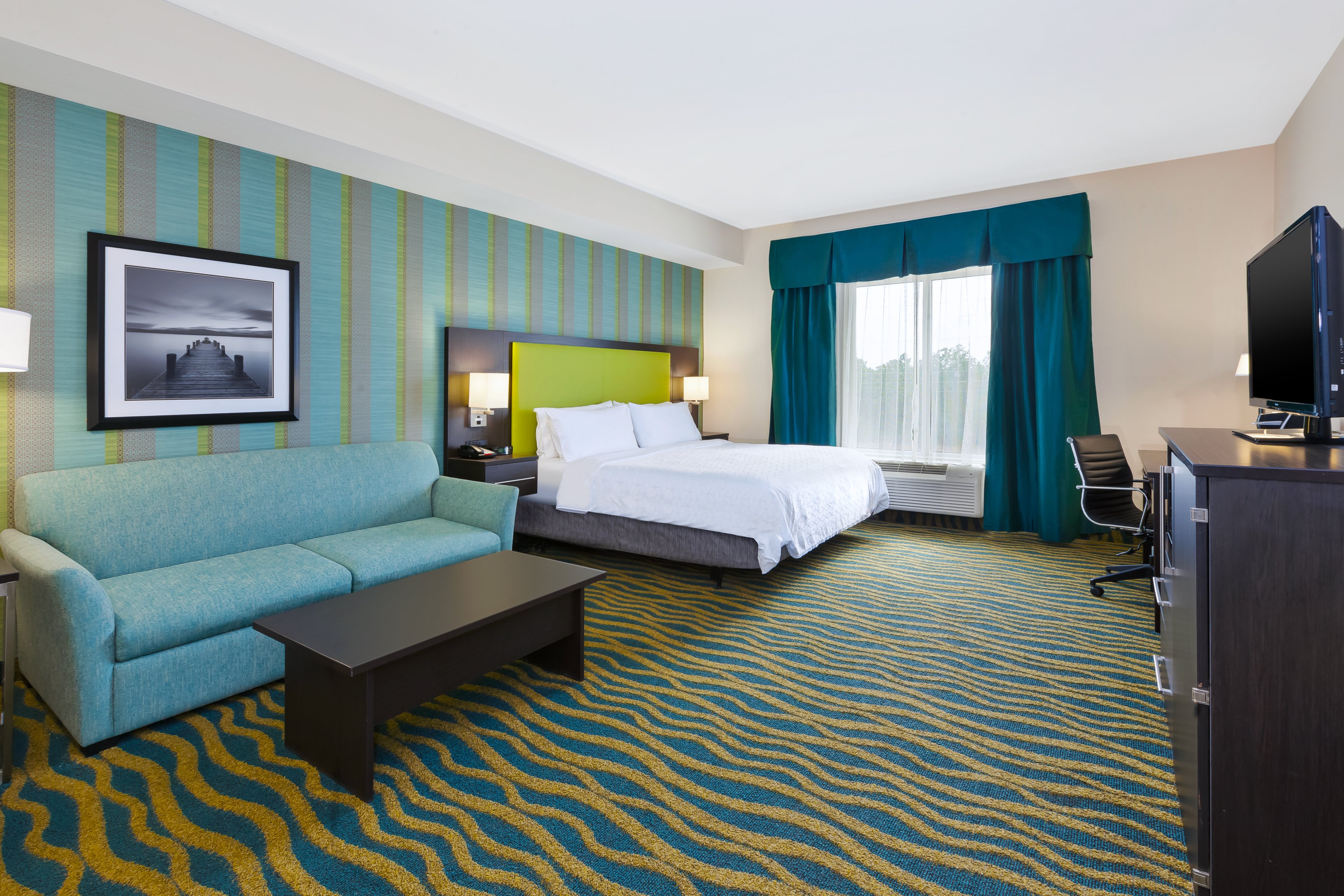 holiday inn express and suites southport oak islan