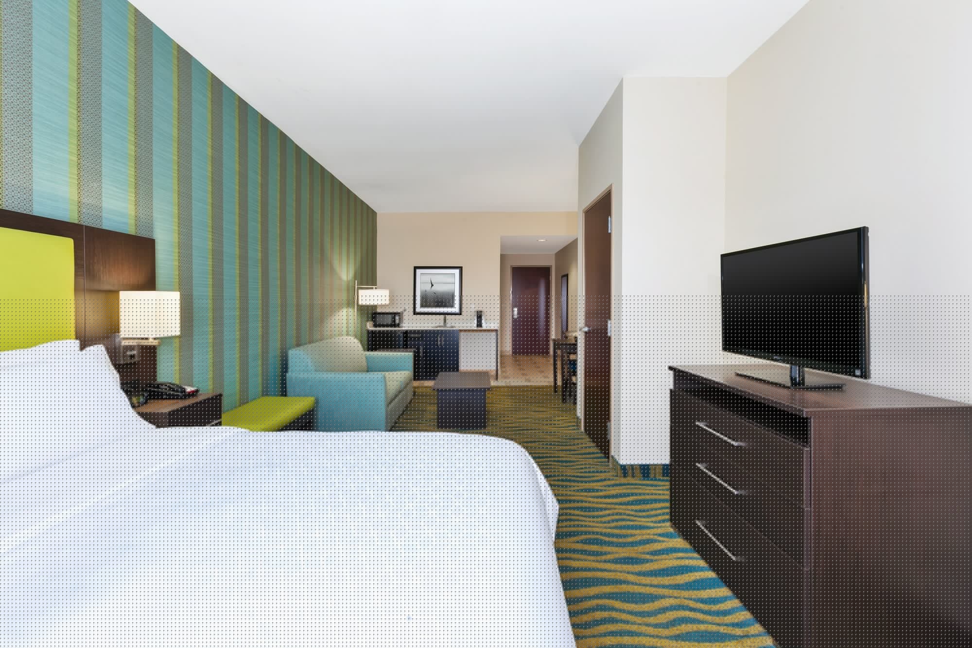 holiday inn express and suites southport oak islan