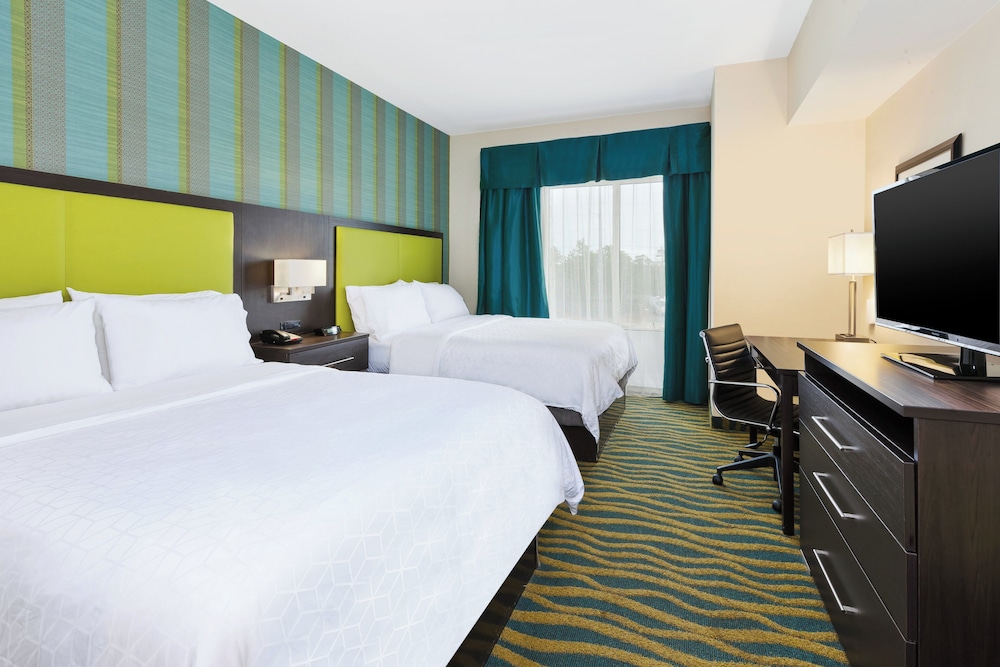 holiday inn express and suites southport oak islan