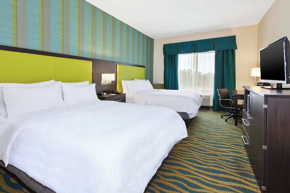 holiday inn express and suites southport oak islan