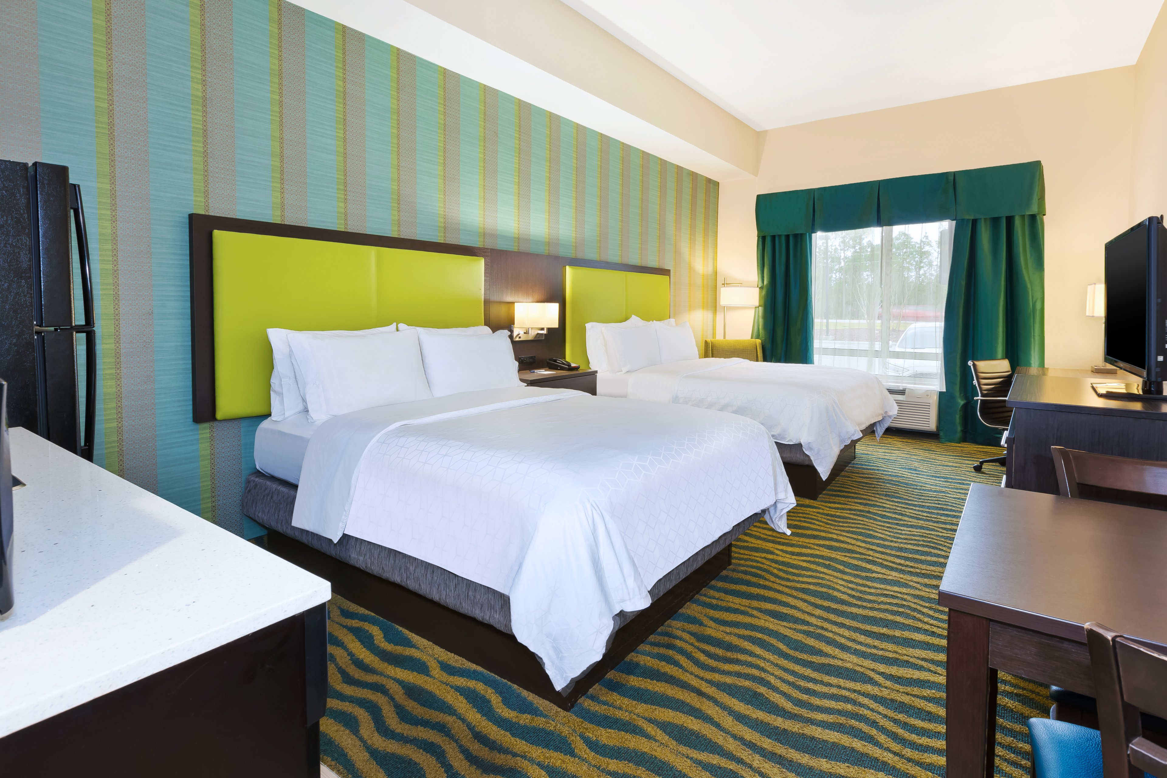 holiday inn express and suites southport oak islan