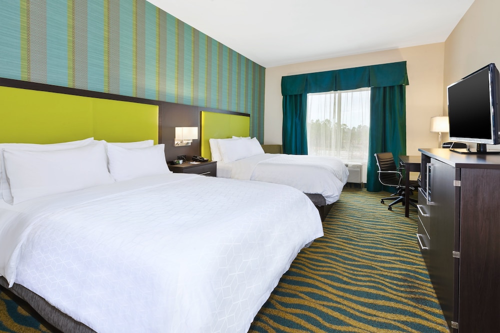 holiday inn express and suites southport oak islan