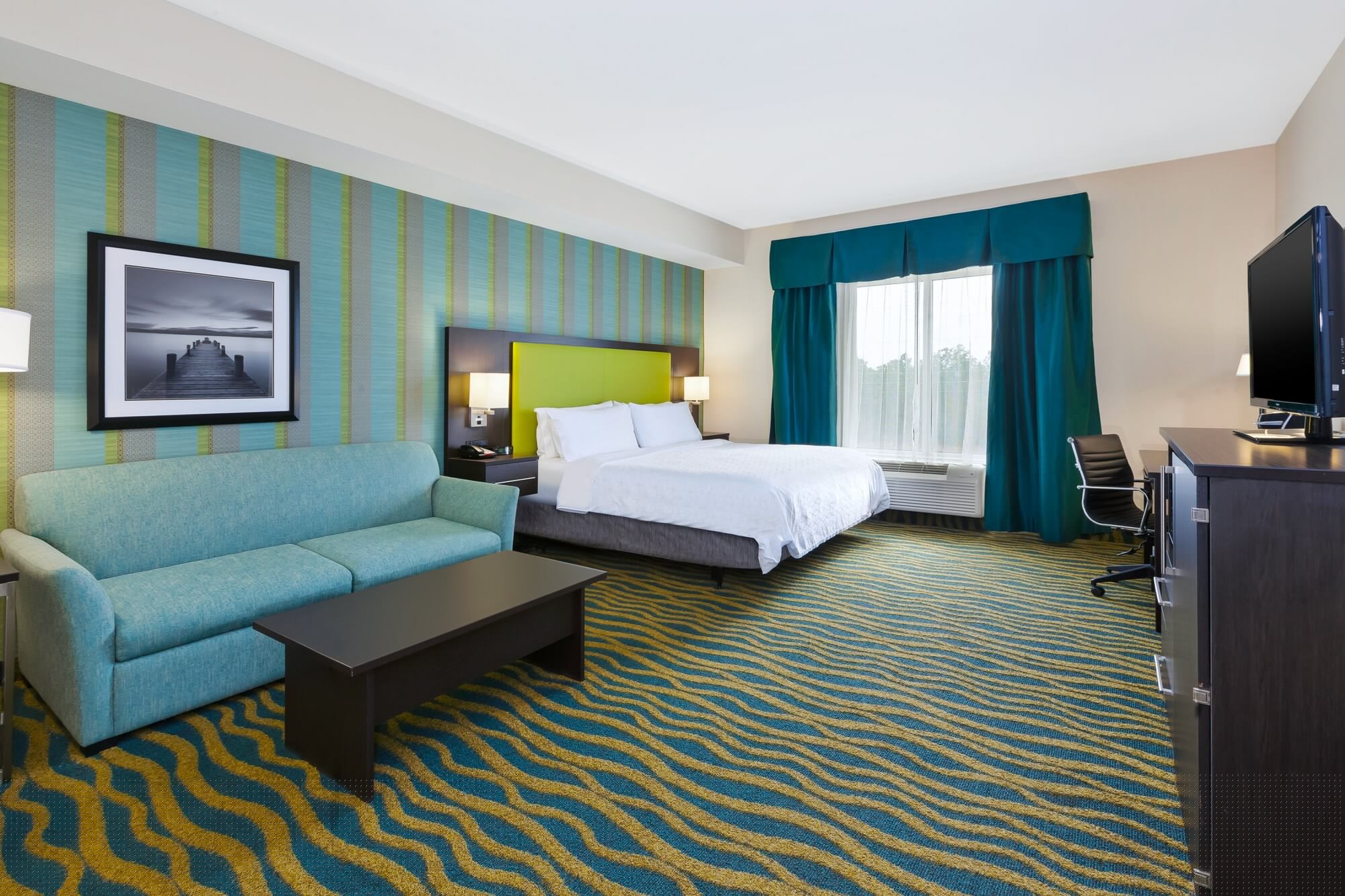 holiday inn express and suites southport oak islan