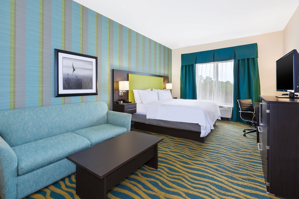holiday inn express and suites southport oak islan