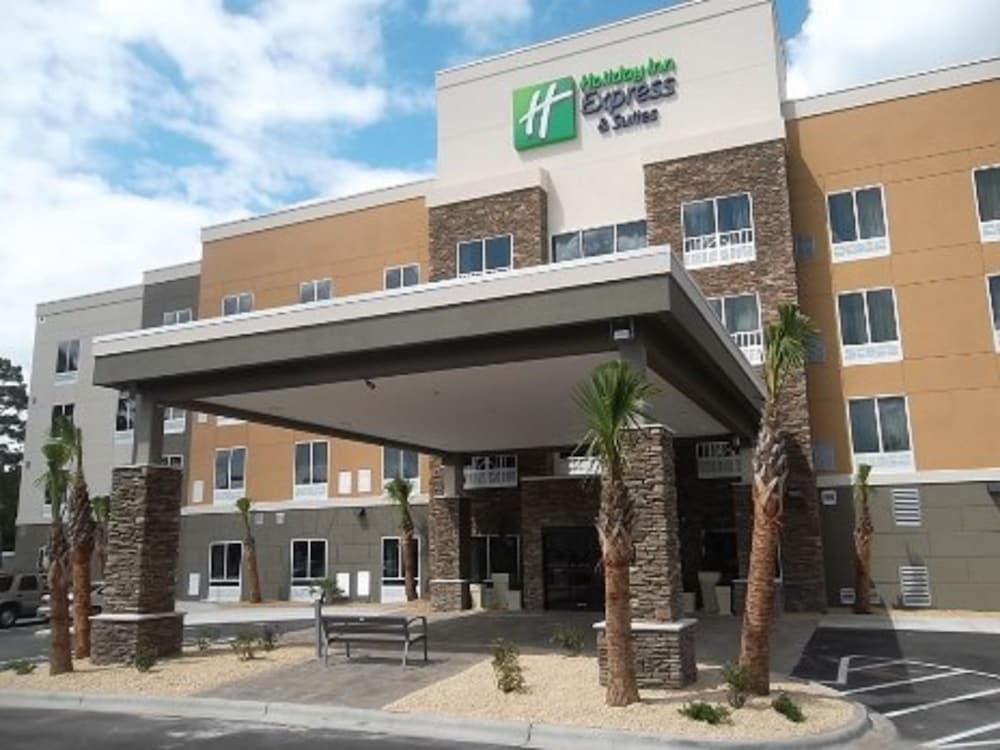 holiday inn express and suites southport oak islan
