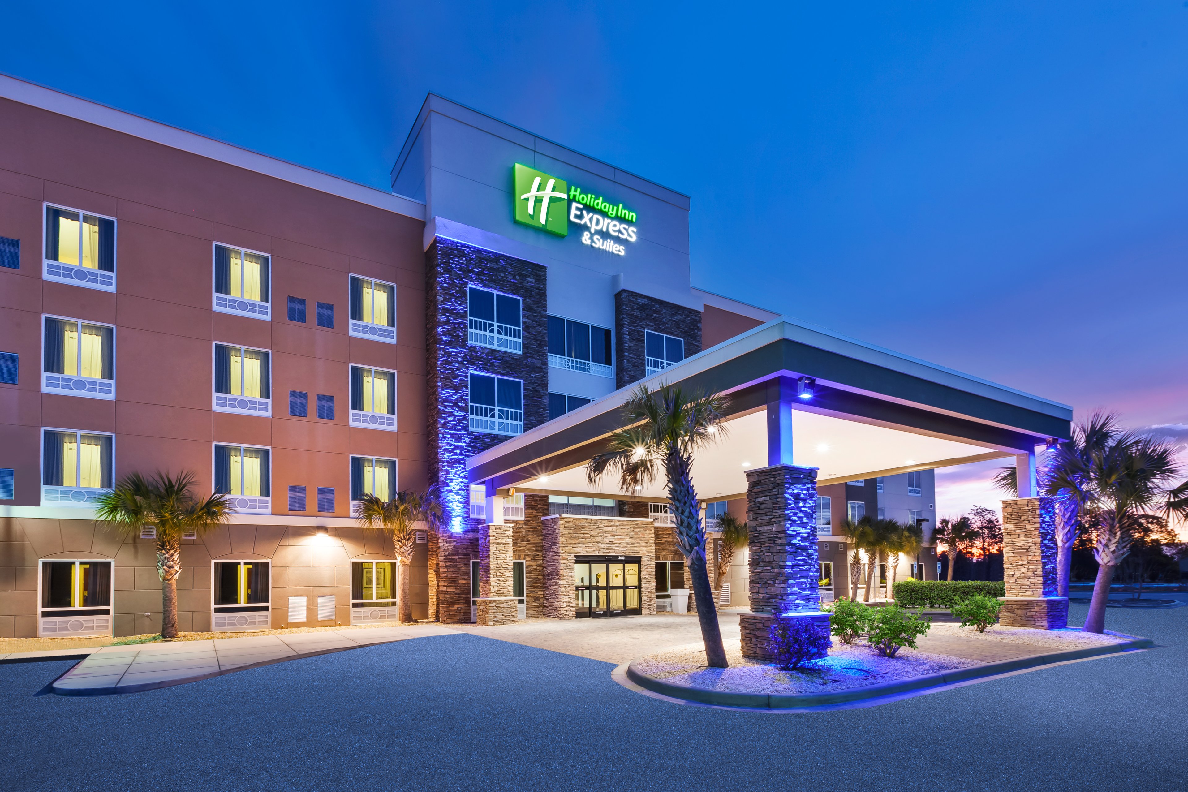 holiday inn express and suites southport oak islan