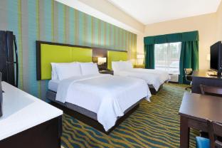 holiday inn express and suites southport oak islan