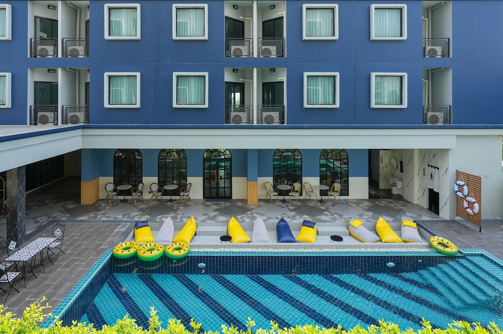 cozy blu suvarnabhumi