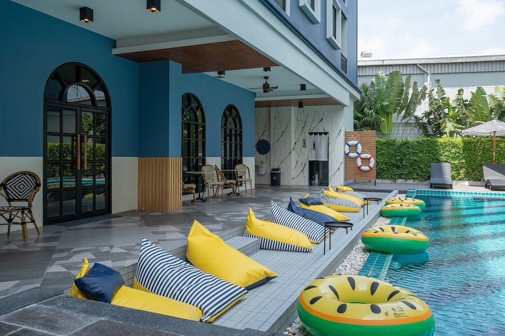 cozy blu suvarnabhumi