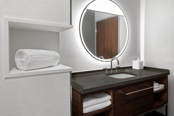 courtyard by marriott st paul downtown