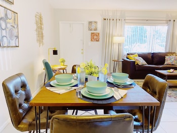 coco palms apartments by lowkl