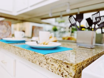 coco palms apartments by lowkl