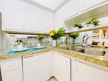 coco palms apartments by lowkl