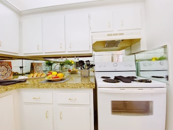 coco palms apartments by lowkl