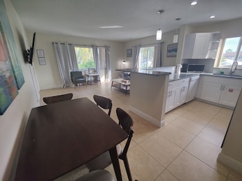 coco palms apartments by lowkl