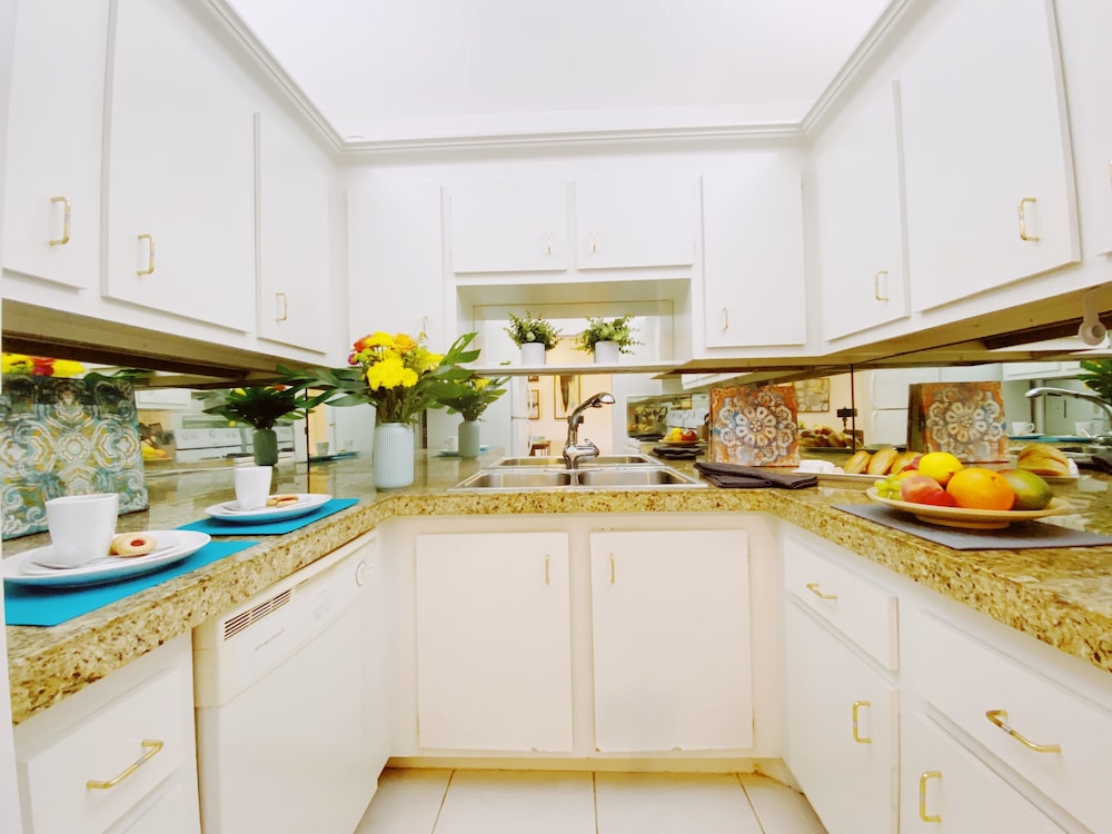 coco palms apartments by lowkl