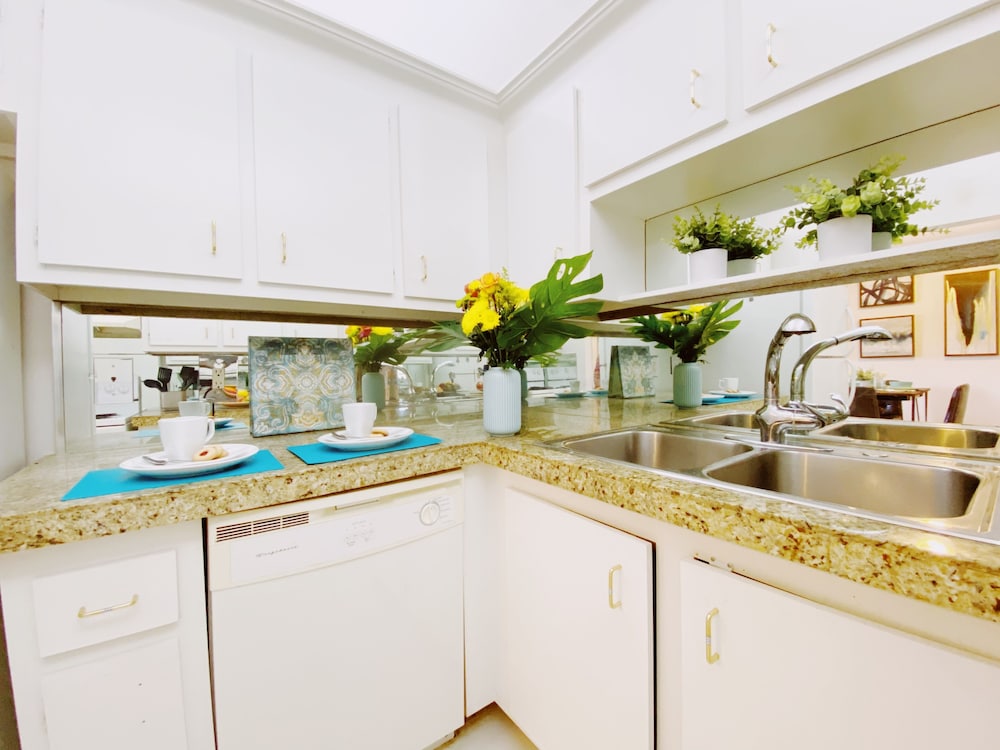 coco palms apartments by lowkl