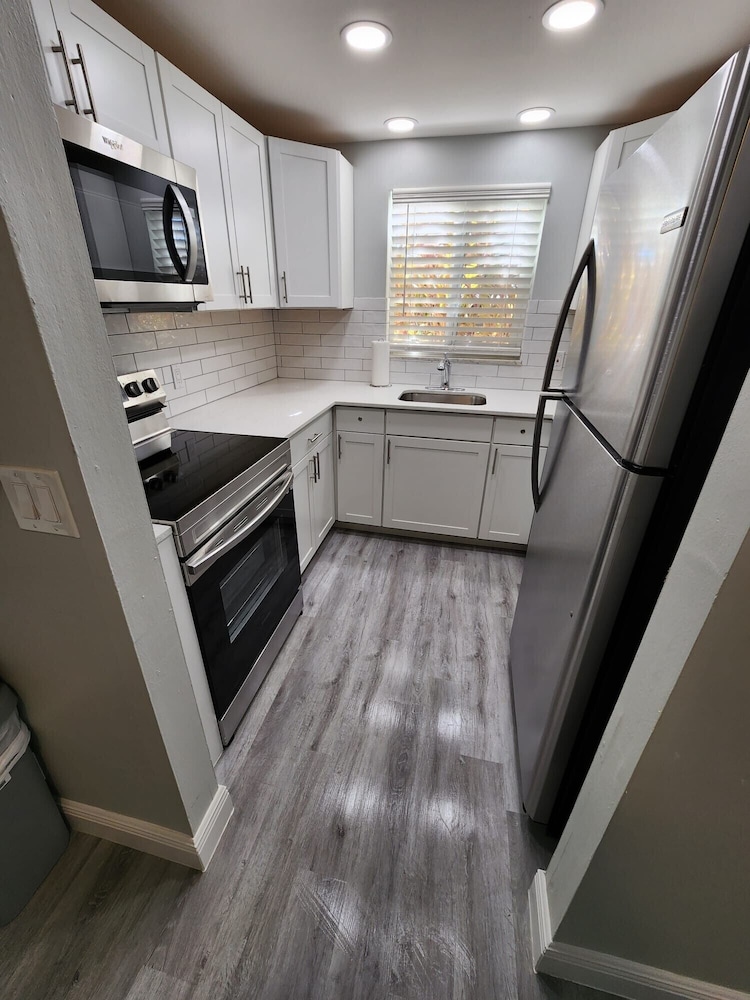 coco palms apartments by lowkl