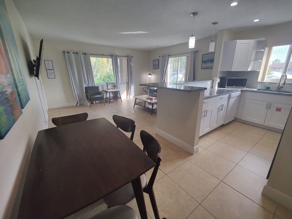 coco palms apartments by lowkl