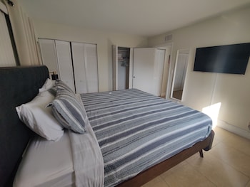 coco palms apartments by lowkl