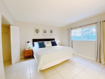 coco palms apartments by lowkl