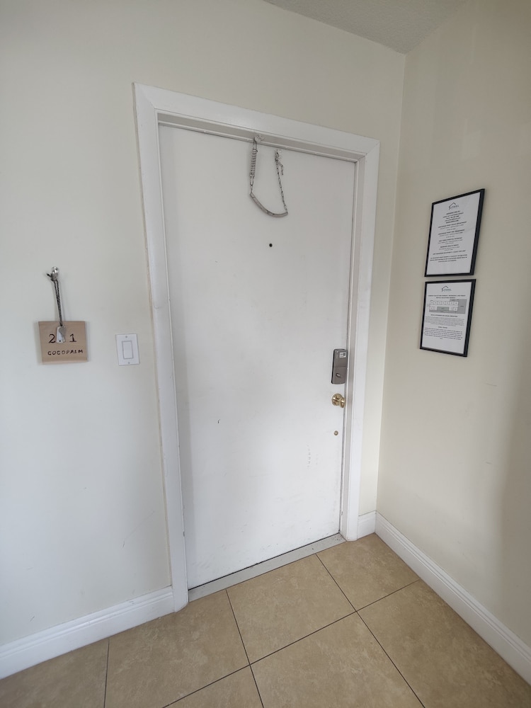 coco palms apartments by lowkl