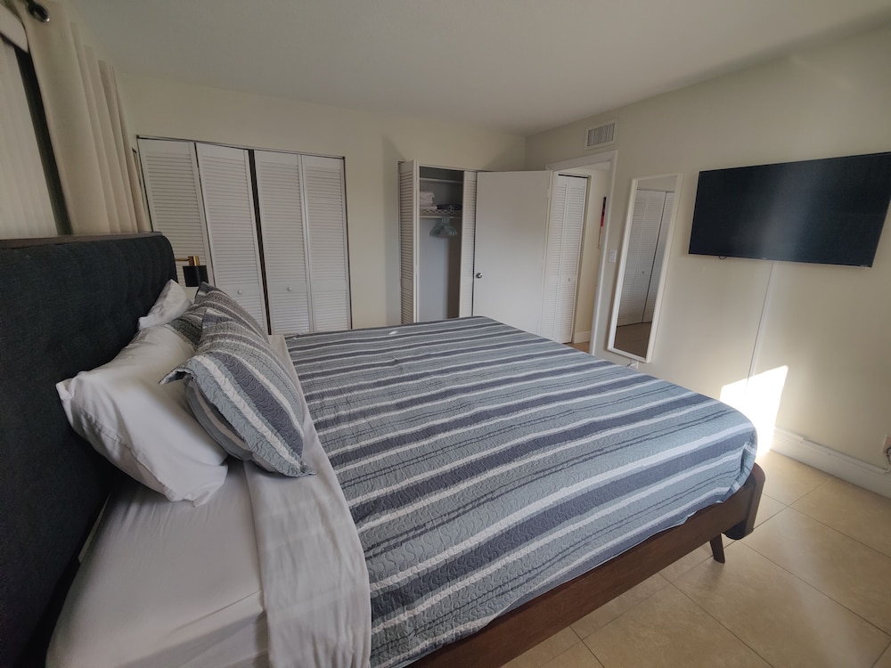 coco palms apartments by lowkl