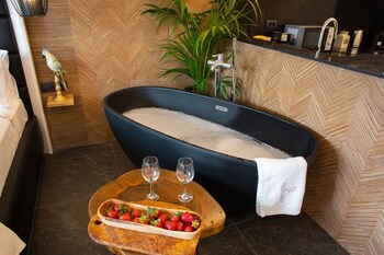 beach walk luxury suites