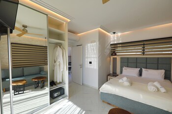 beach walk luxury suites