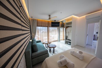 beach walk luxury suites