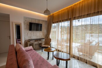 beach walk luxury suites