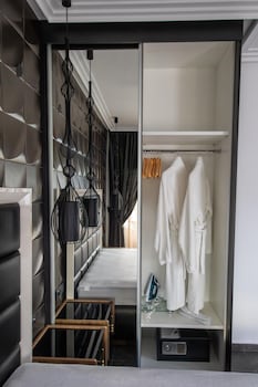 beach walk luxury suites