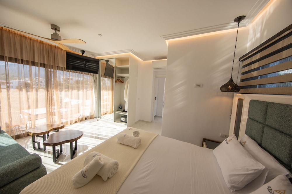 beach walk luxury suites