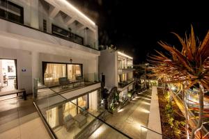 beach walk luxury suites