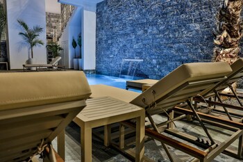 beach walk luxury suites