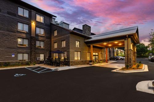 graystone lodge ascend hotel collection