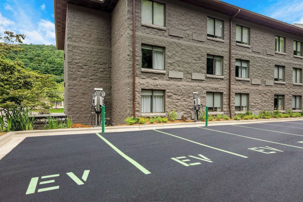 graystone lodge ascend hotel collection