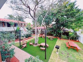 the leeward apartments by lowkl